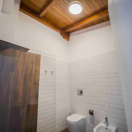 Experience, Authentic In The Heart Of Old Apartment Tirana