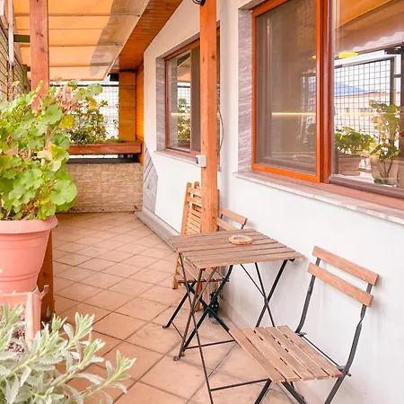 Experience At The New Bazaar דירה