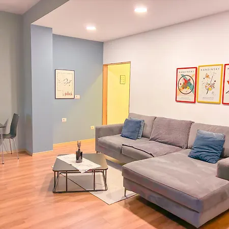 Experience At The New Bazaar * טיראנה