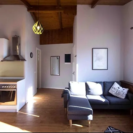 Experience At The New Bazaar דירה