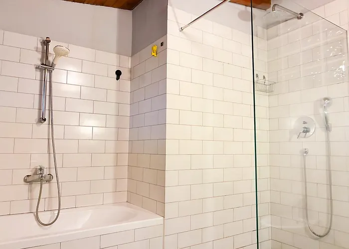 Experience At The New Bazaar 地拉那